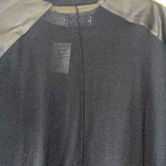 Mens ribbed crew neck sweater with leather details - Picture 9 of 11